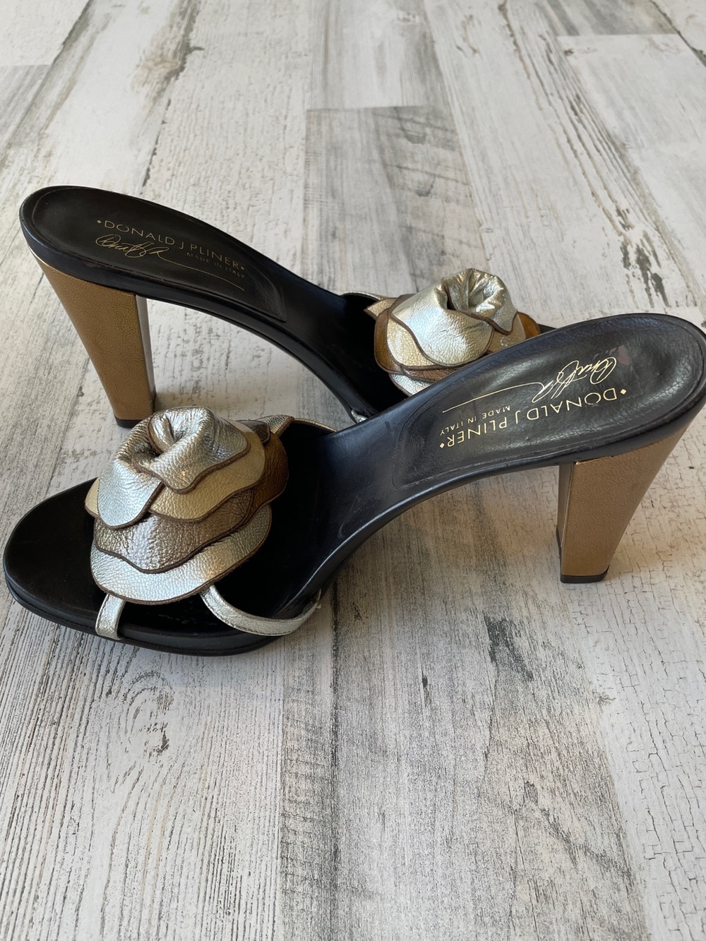 Donald J. Pliner Silver, Gold and Bronze Leather Flower Slide Heels SZ 8 M EUC